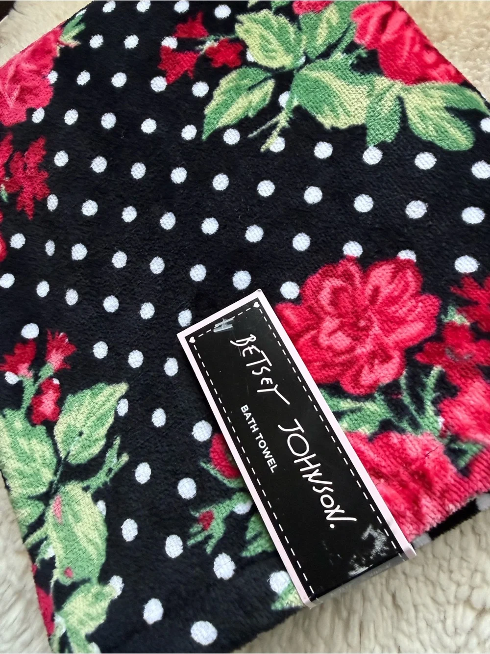 Betsey Johnson NWT Black Polka Dot & Floral Bath Towel